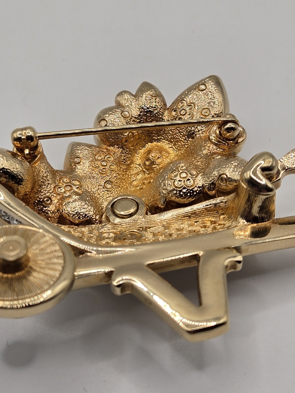 Swarovski Crystal Garden Wheelbarrow Brooch – Retired 1999 SCS – Like New - Picture 12 of 13